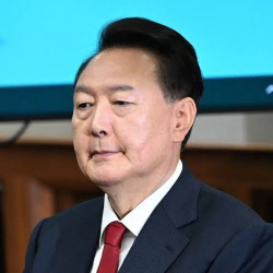 Түштүк Кореянын экс-президентине соттун өкүмү чыкты