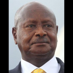 Угандада 81 жаштагы президент интернет өчүрүлгөн шартта 7-ирет кайра шайланды