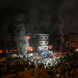 Пакистан: Соода борборунда чыккан өрттөн кеминде алты адам каза болду