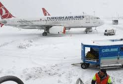 Стамбул аэропорту кар калың жааганынан улам жабылды