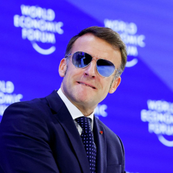 Давосто Макрондун көз айнеги жана ага байланышкан конспирологиялар: чындык кайсы?