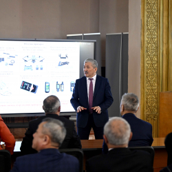 Адылбек Касымалиев Илимдер академиясынын Геология институтунун ишмердүүлүгү менен таанышты