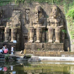 Индиянын сырдуу таш гиганттары же Жунглидеги “Жоголгон Египетти” ким курган?