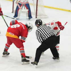 Кыргызстандын хоккейчилери Люксембургдун командасын утту