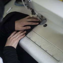 Кыйроо алдында турган тигүү тармагы оозуна суу тамчылатууга зар