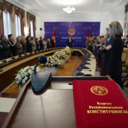 Судьи, назначенные на пятилетний срок, принесли присягу