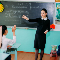 Агартуу министрлиги: Аймактарга барып мугалим болууну каалагандарга эшик ачык