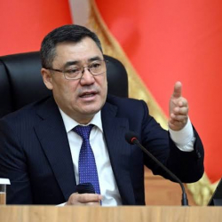 Жапаров автомектептер жана айдоочулук күбөлүк боюнча пикирин билдирди