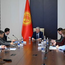 Адылбек Касымалиев Социалдык фонддун төрагасы Бактияр Алиевди кабыл алды