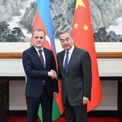 Министр иностранных дел КНР провел переговоры с главой МИД Азербайджана