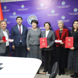 Кыргыз-Түрк «Манас» университетинин окутуучулары сыйланды