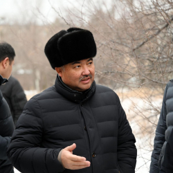 Төрага Нурланбек Тургунбек уулу Кара-Балта шаарындагы социалдык мекемелердин абалынан кабар алды