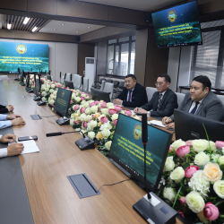 Кыргызстан-Кытай: Айыл чарба техникасын чогултуу заводун куруу мүмкүнчүлүгү талкууланды