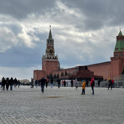 МОСКВА: Орусияда иштеген Кыргызстандык мигранттардын саны 2-3 эсеге кыскарды