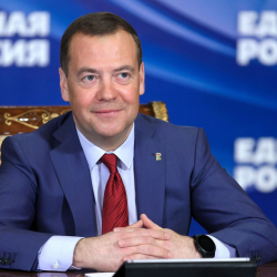 Медведев оценил вероятность изменения отношений России и Запада