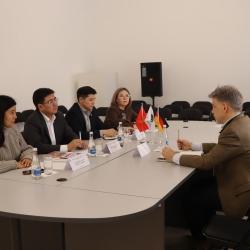 Мурадил Джумадилде уулу Фридрих Эберт фондунун Кыргызстандагы өкүлү Филипп Ян менен жолугушту