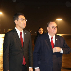 В Кыргызскую Республику с визитом прибыл Специальный посланник Президента США по Южной и Центральной Азии Серджио Гор