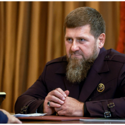 Чеченстан: Кадыровдун ордун ким ээлейт жана бийлик талаштары кандай жүрүп жатат?