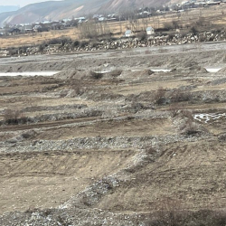 Көк-Арт дарыясынын жээгинде жаңы жол курулуп жатат