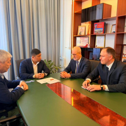 Төраганын орун басары Карим Ханджеза «AME International» компаниясынын өкүлдөрү менен жолугушту