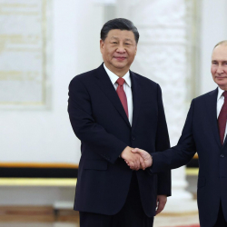 МИД КНР: Лидеры Китая и России поддерживают стратегическую коммуникацию различными способами