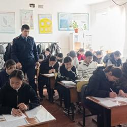 Баткен: Самаркандек айыл аймагындагы мектептерде рекетчиликтин жана зордук-зомбулуктун алдын алуу боюнча иш-чара өткөрүлдү