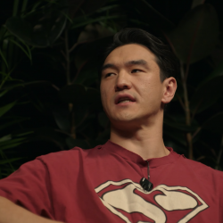 Комику Нурлану Сабурову запретили въезд в Россию на 50 лет — почему