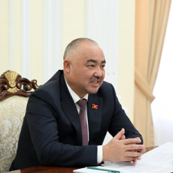 Төрага Нурланбек Тургунбек уулунун Түркиядагы расмий сапары Мустафа Кемал Ататүрктүн күмбѳзүнѳ гүлчамбар коюу менен башталды