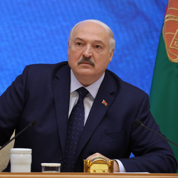 Батыш Лукашенкону кулатууга даярдык көрүп жатабы?