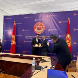 ОшМУ менен Жогорку сот кызматташуу келишимине кол койду