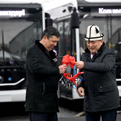 СҮРӨТ - Адылбек Касымалиев Бишкек мэриясына 100дөн ашык жаңы автобустардын жана атайын техникалардын ачкычын тапшырды