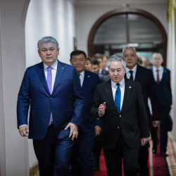 Жээнбек Кулубаев менен Ермек Кошербаев эки тараптуу кызматташтыктын актуалдуу маселелерин талкуулашты