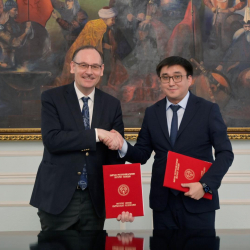 СҮРӨТ - Кутман Турсункулов ЕККУнун Бишкектеги Программалык кеңсесинин башчысы Фолькер Фробарт менен жолугушту