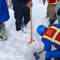 10 койдун тарпы табылды. Көчкү басып калган жаранды издөө эртең уланат