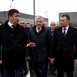 Тажикстандын өкмөт башчысына таштандыларды кайра иштетүүчү заводдун иши көрсөтүлдү