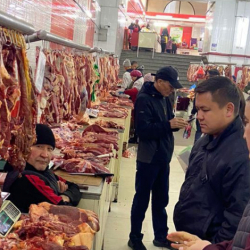 В районах Бишкека проводятся рейды по контролю цен на мясо и социально значимые продукты питания