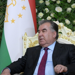 Тажикстанда Рахмондон кийинки бийлик кимдин колуна өтөрү бүдөмүк болуп турат