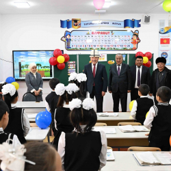 Адылбек Касымалиев Өзгөндөгү Төрт-Көл айыл аймагындагы Жылалды орто мектебинин ачылышына катышты