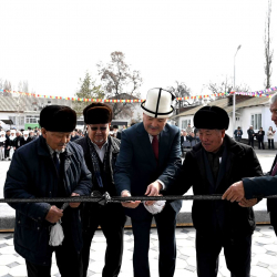 Адылбек Касымалиев принял участие в церемонии открытия школы в Узгенском районе Ошской области