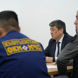 Бакыт Төрөбаев обсудил подготовку к весенне-полевым работам в Кара-Сууйском районе