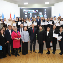 800 англис тили жана 400 STEM мугалими квалификациясын жогорулатышты