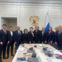 Депутат Гуля Кожокулова баштаган парламенттик делегация Россия Федерация Кеңешинин депутаттары менен жолугушту