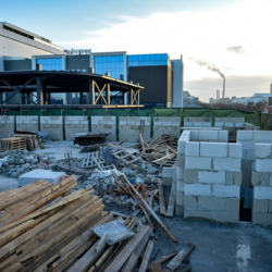 ЦУМдун жанына курулуп жаткан имараттагы жумуштар убактылуу токтотулду