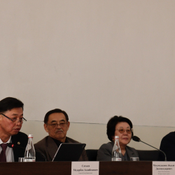 Медербек Сатыев принял участие в совещании, посвящённом подведению итогов 2025 года в Нарынском областном суде