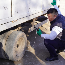 Бишкекте автоунаалардан абага бөлүп чыгарган зыяндуу заттарын көзөмөлдөө боюнча кезектеги рейд өткөрүлдү
