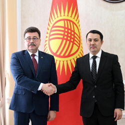 Марлен Маматалиев Сергей Вакуновду кабыл алды