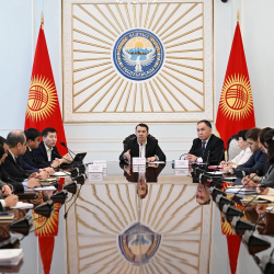 Торага Марлен Маматалиев провел очередное совещание Аппарата парламента