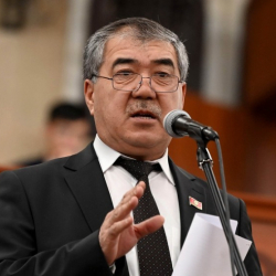 Депутат Кундузбек Сулайманов мандатын тапшырат