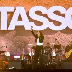 СҮРӨТ - Бишкекте Ата Мекенди коргоо күнүнө карата майрамдык концерт өттү