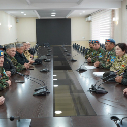 Караколдун вице-мэри КМШнын Тажик-Афган чек арасын кайтарууга катышкан ардагерлер менен жолугушту.